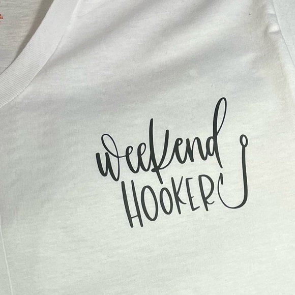 Small vneck tshirt - Picture 1 of 4